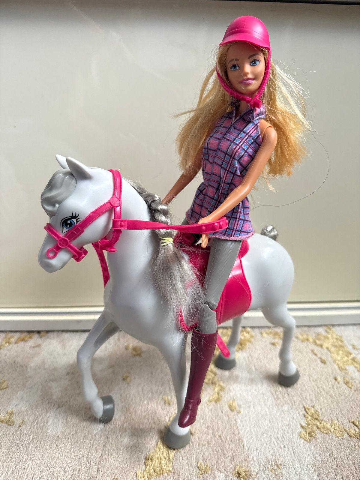 Barbie met paard en ruiteroutfit, Ophalen of Verzenden, Gebruikt, Barbie