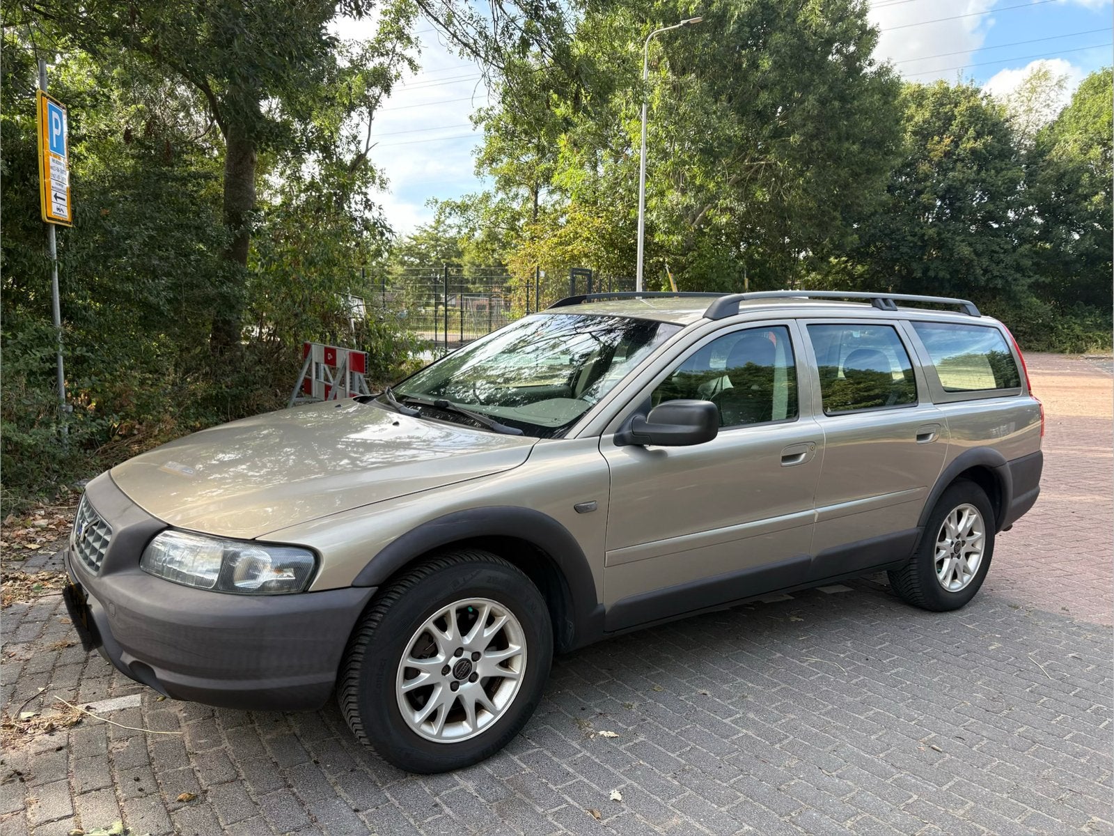 Volvo XC70 2.5T AWD Automaat | 1e eigenaar | €4.100