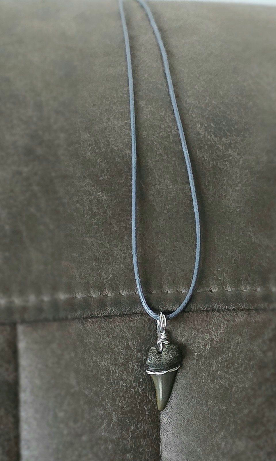unieke handgemaakte haaientand ketting - echt fossiel, Ophalen of Verzenden, Fossiel