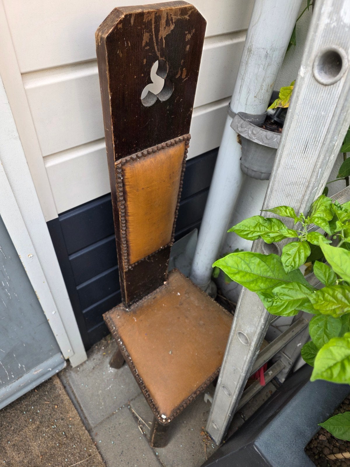 Antieke houten stoel met leren bekleding, Antiek en Kunst, Antiek | Meubels | Stoelen en Banken, Ophalen of Verzenden