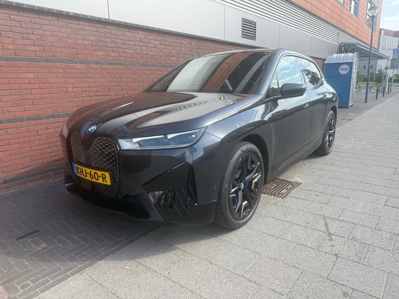 BMW iX xDrive50 524pk M Sport fulloptions 4jaar BMW Garantie, Auto's, Automaat, Vierwielaandrijving, Particulier, 2485 kg