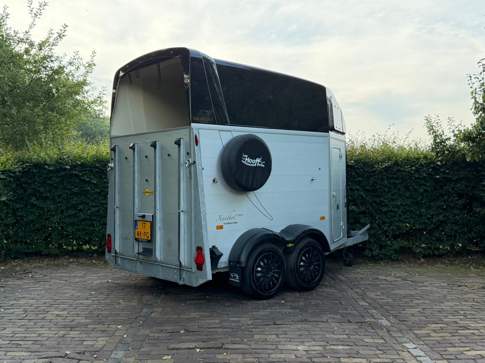 Prachtige 2 paards Humbaur xanthos vol aluminium zadelkamer, Dieren en Toebehoren, Ophalen, Aluminium, Zo goed als nieuw, 2-paards trailer