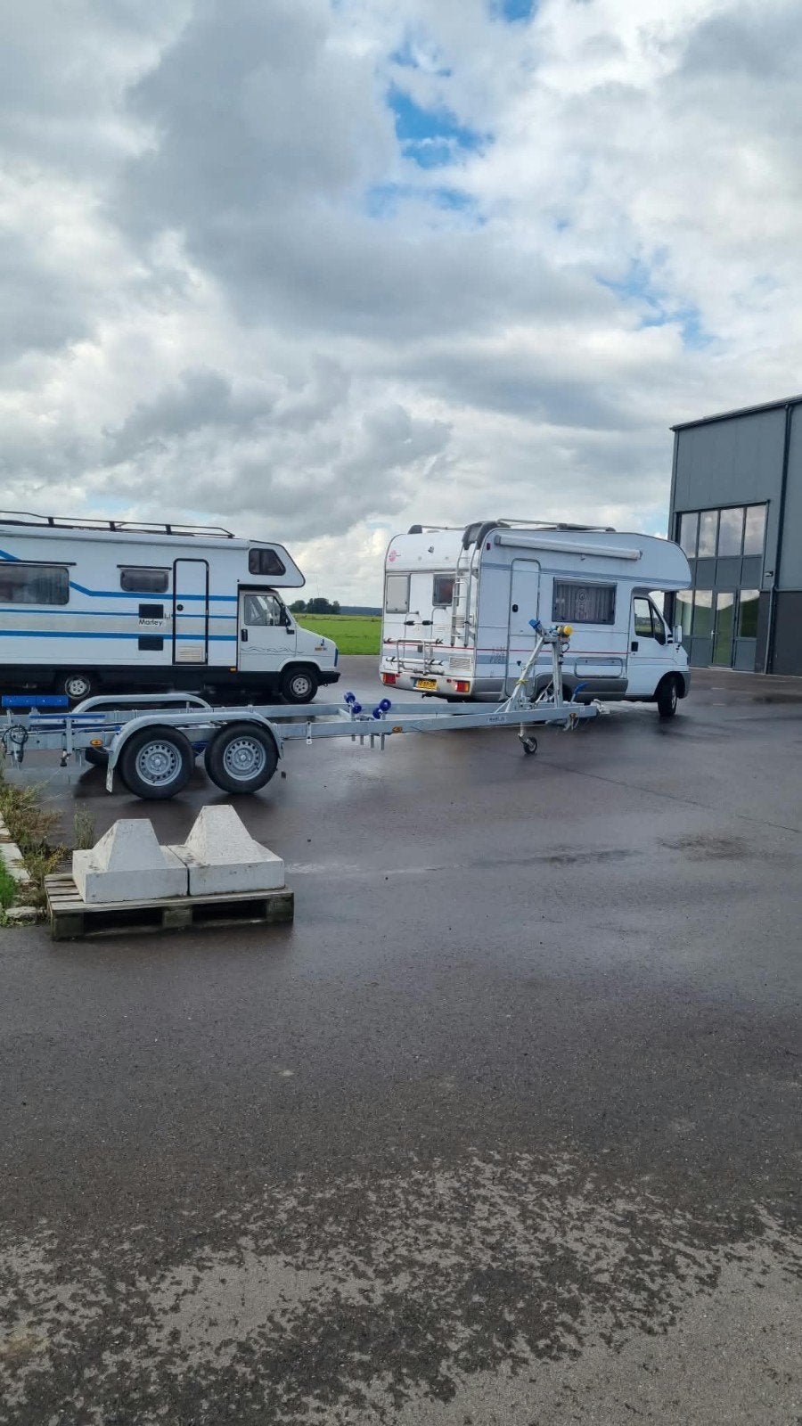 Degelijke gezinscamper Burstner/Fiat Ducato 4 zitpl., Caravans en Kamperen, Standaard zit, Alkoof, Ringverwarming, Fiat