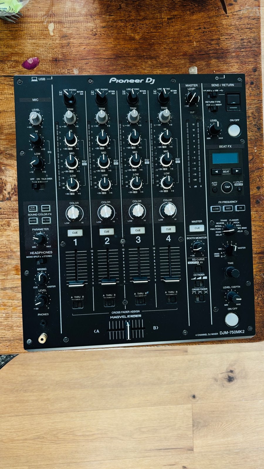 Pioneer DJM-750MK2 4-kanaals DJ-mixer, Muziek en Instrumenten, Mengpanelen, Ophalen, Zo goed als nieuw, 5 tot 10 kanalen, Microfooningang