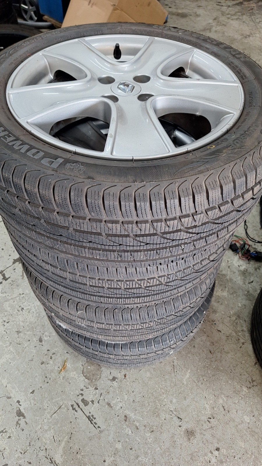 Renault clio 4 aluminiumvelgen met Knappe banden, Ophalen of Verzenden