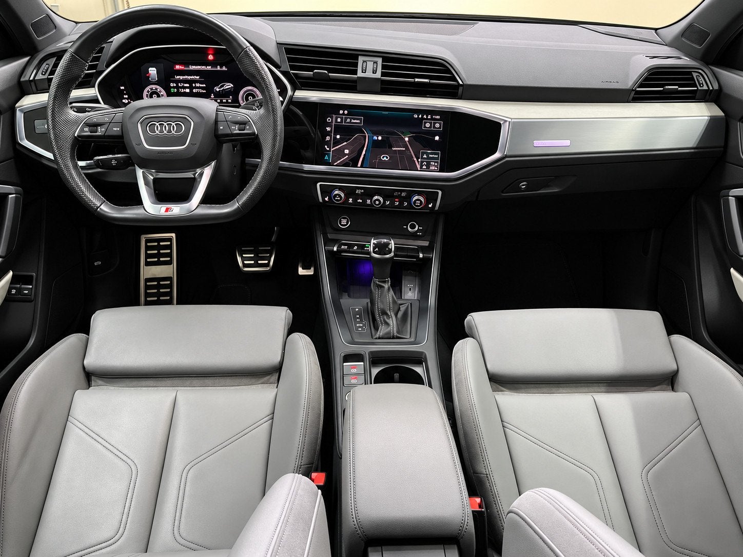 Audi Q3 Sportback 45 TFSI e 3 x S-line Pano Keyless Camera, Auto's, Dealer onderhouden, Gebruikt, Euro 6, Met garantie (alle)