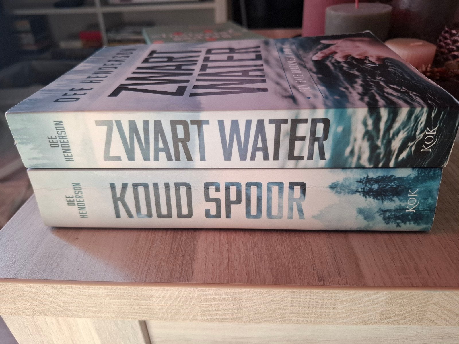 Koud Spoor & Zwart Water - Dee Henderson (2 boeken), Boeken, Verzenden, Gelezen, Dee Henderson, Nederland