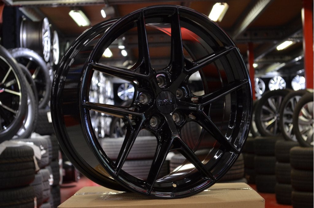 18" Haxer Velgen VW Golf Audi A3 Glossy Black, Auto-onderdelen, Niet ingevuld, 18 inch, Velg(en), Niet ingevuld