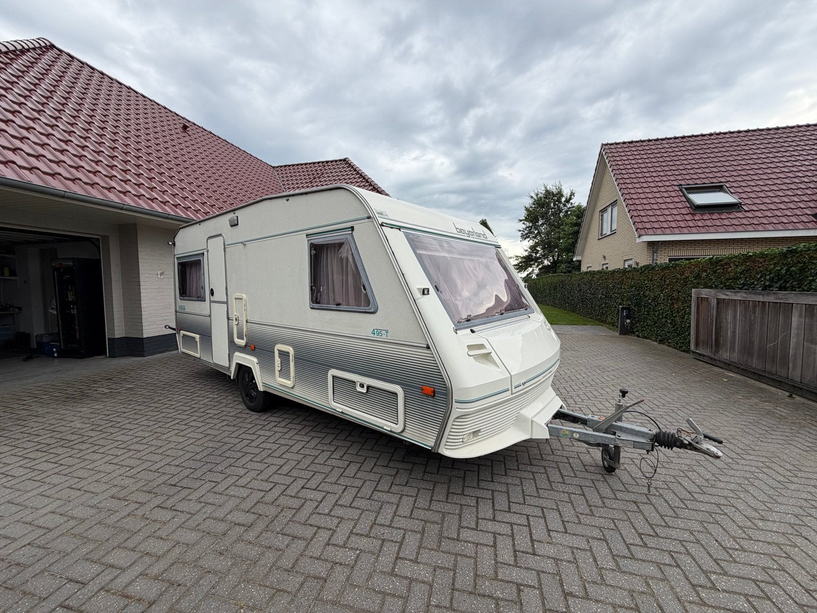 Beyerland Vitesse 495T, Caravans en Kamperen, Caravans, Rondzit, Schokbreker, Particulier, 4 tot 5 meter
