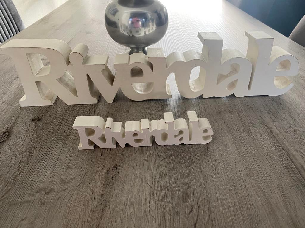 Riverdale bijna gratis, Hobby en Vrije tijd, Ophalen, Zo goed als nieuw