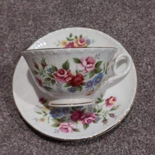 June Garland Bone China - Marlborough- Kop+Schotel, Ophalen of Verzenden