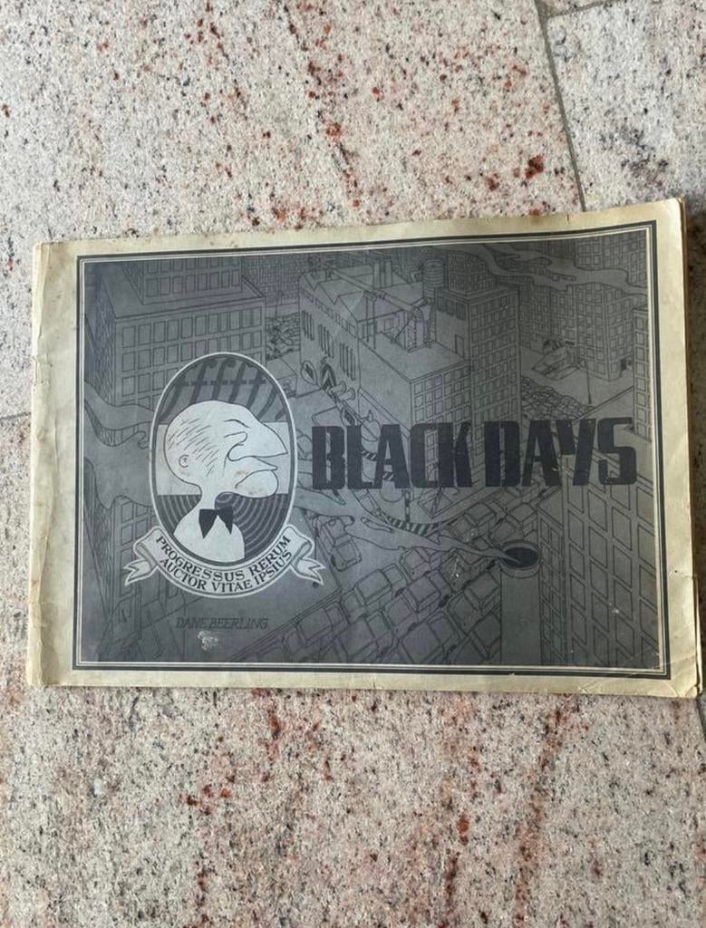 BLACK DAYS PROGRESSUS RERUM AUCTOR VITAE IPSIUS 1E DRUK 1978, Ophalen, Gelezen