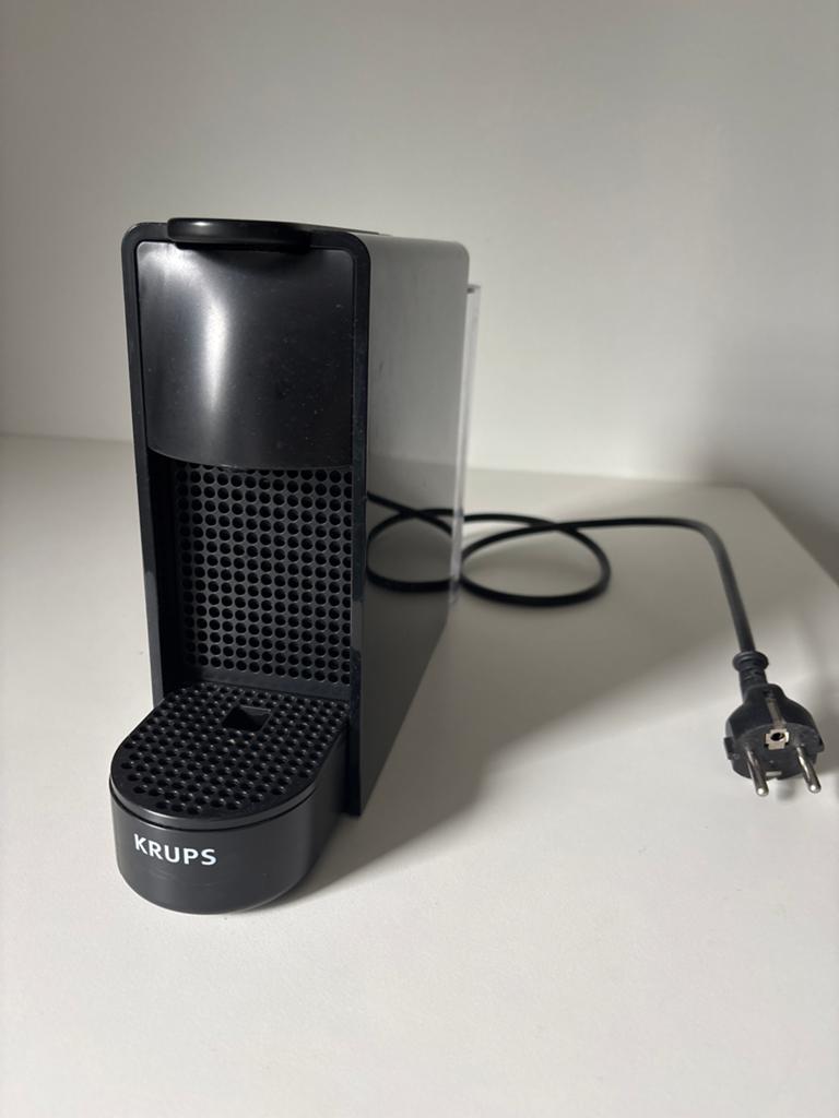 Nespresso Krups Essenza Mini - Compacte capsulemachine, Koffiemachine, Ophalen of Verzenden, Zo goed als nieuw, 1 kopje