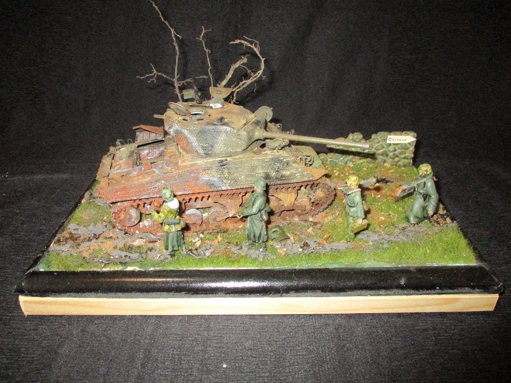 H-833,DIORAMA 1-35,US, SHERMAN DESTROYED 1944, Ophalen of Verzenden, Gebruikt, 1:35 tot 1:50