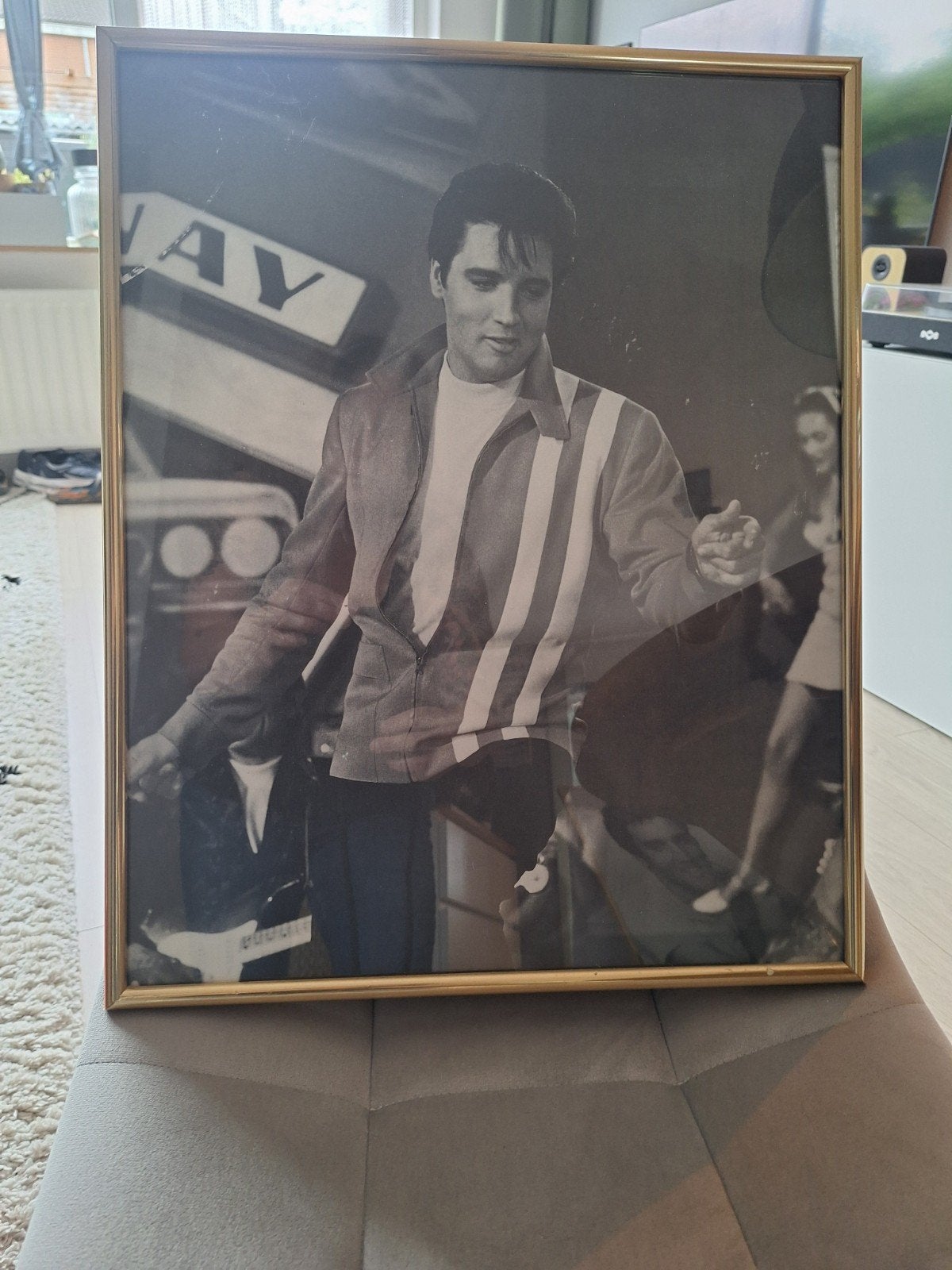 Te koop poster in lijst Elvis., Ophalen, Poster, Artwork of Schilderij