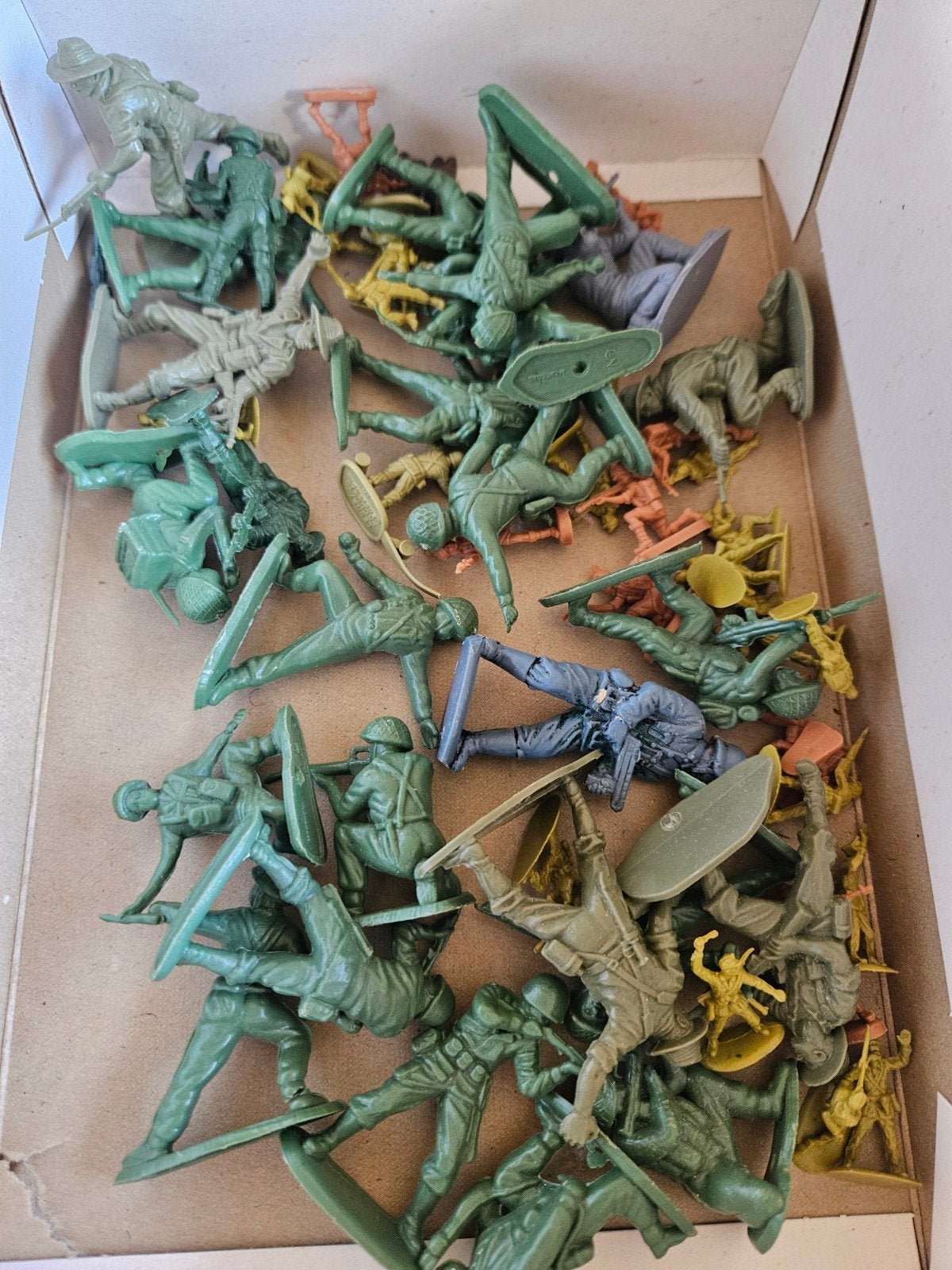 Doosje plastic soldaatjes - Vintage speelgoed, Verzamelen, Ophalen of Verzenden, Gebruikt