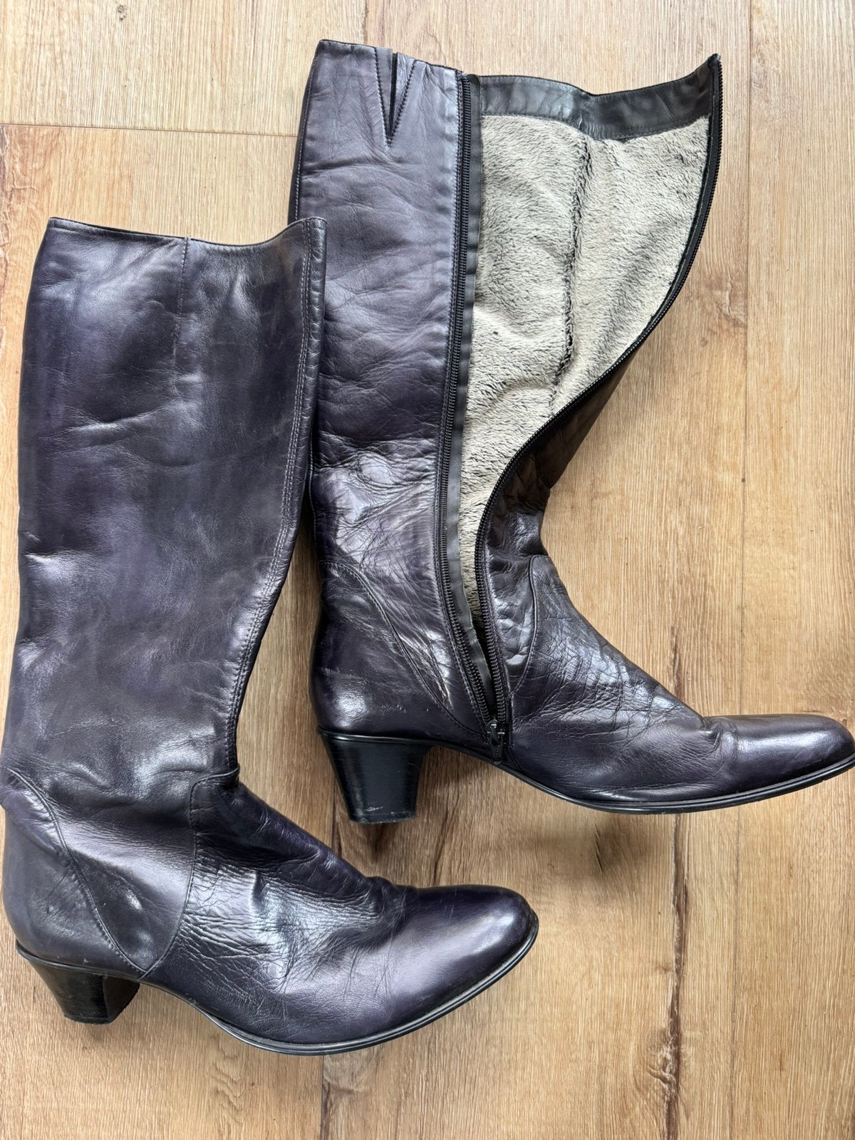 Lange leren donkerpaarse dameslaars merk Everybody 42,5, Kleding | Dames, Ophalen, Zo goed als nieuw, Overige kleuren, Hoge laarzen