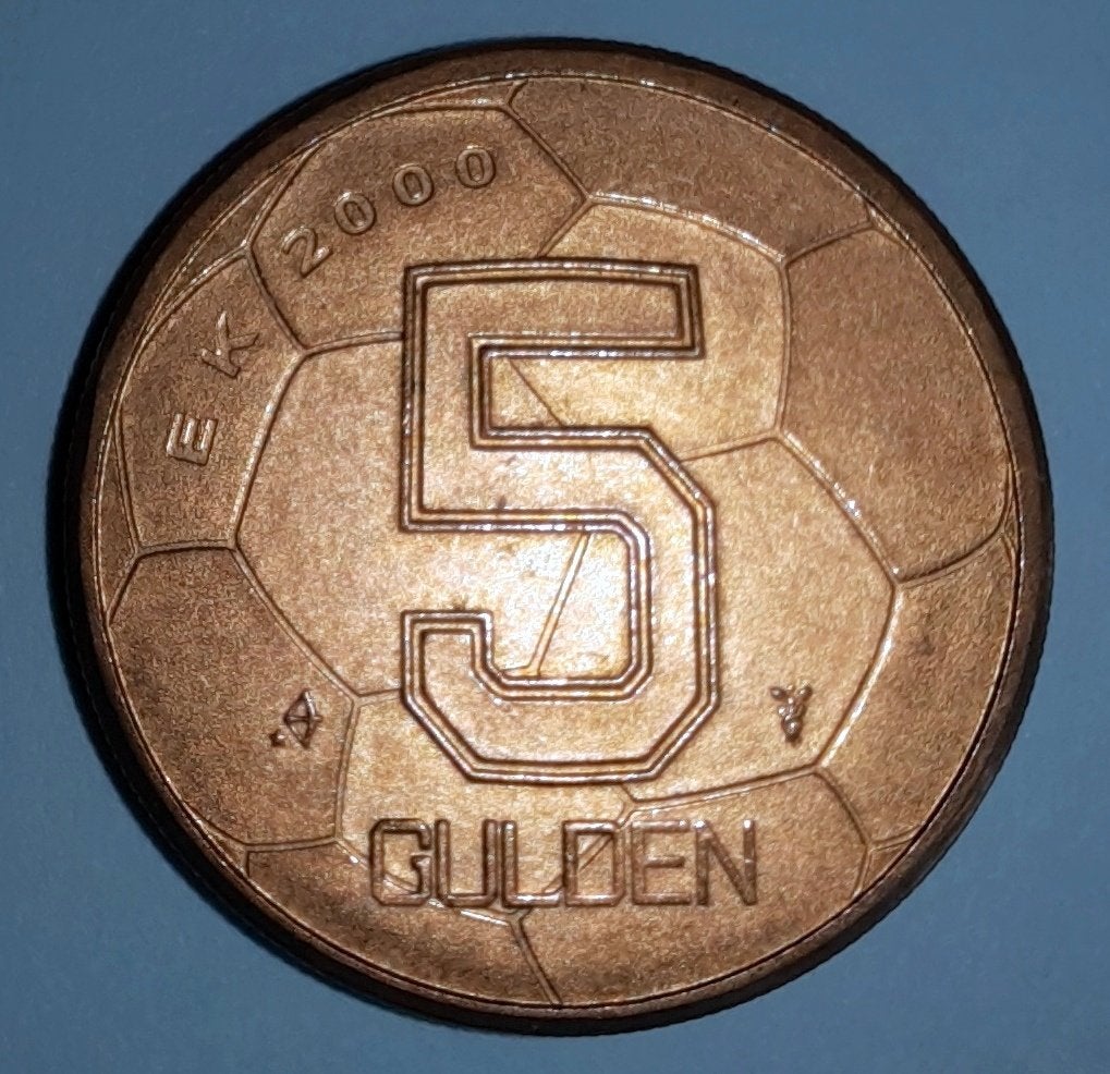 5 gulden munt EK voetbal 2000 messing geplateerd nikkel., Postzegels en Munten, Ophalen of Verzenden, Koningin Beatrix, 5 gulden