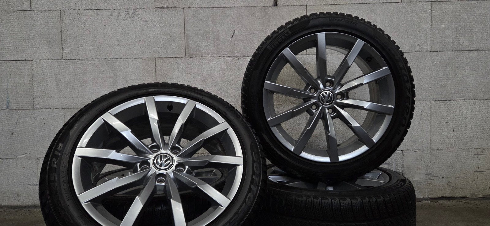 18" VW Passat B8 B9 Monterey R-line org velgen winterbanden, 18 inch, Gebruikt, Banden en Velgen, 235 mm