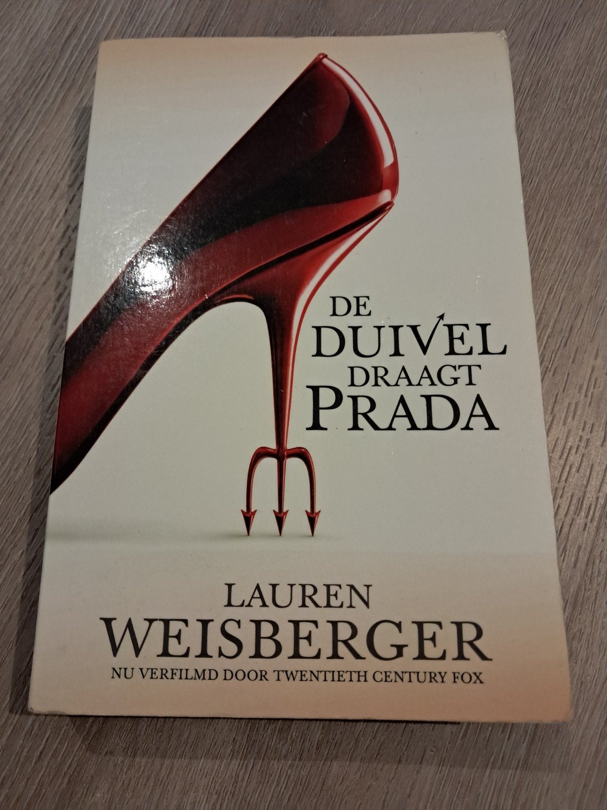 K: Lauren Weisberger - De duivel draagt Prada, Ophalen of Verzenden, Zo goed als nieuw, Nederland, Lauren Weisberger