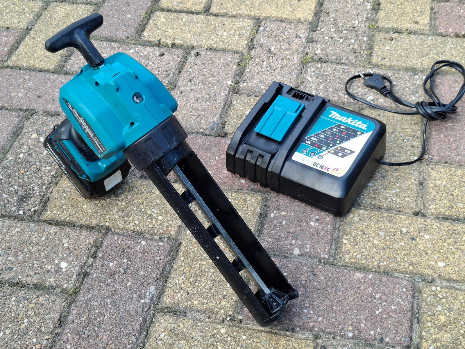Makita DCG180 Kitspuit met accu en lader, Ophalen of Verzenden, Gebruikt, Makita