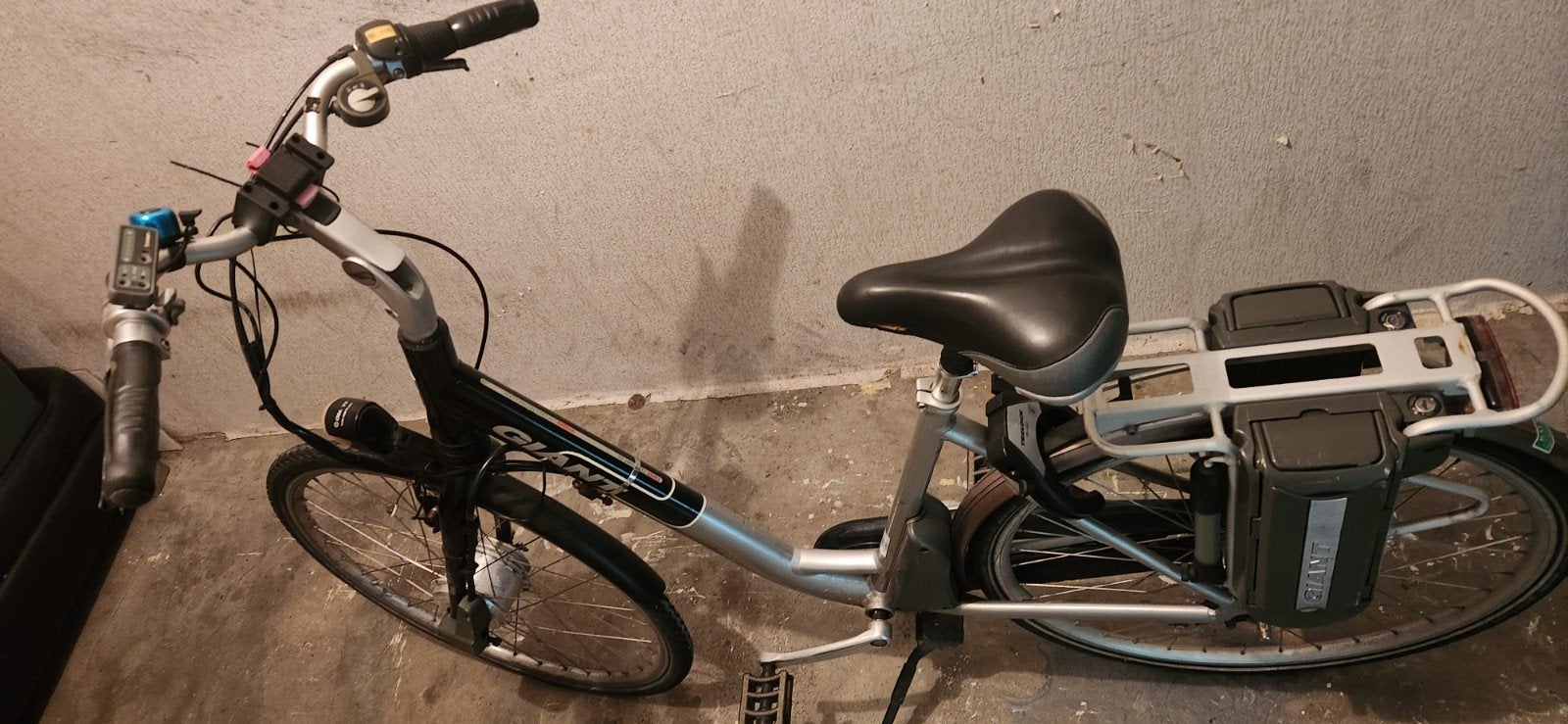 oud model giant elektrisch fiets(Opknapper)., Ophalen, Gebruikt, Minder dan 30 km per accu, Giant