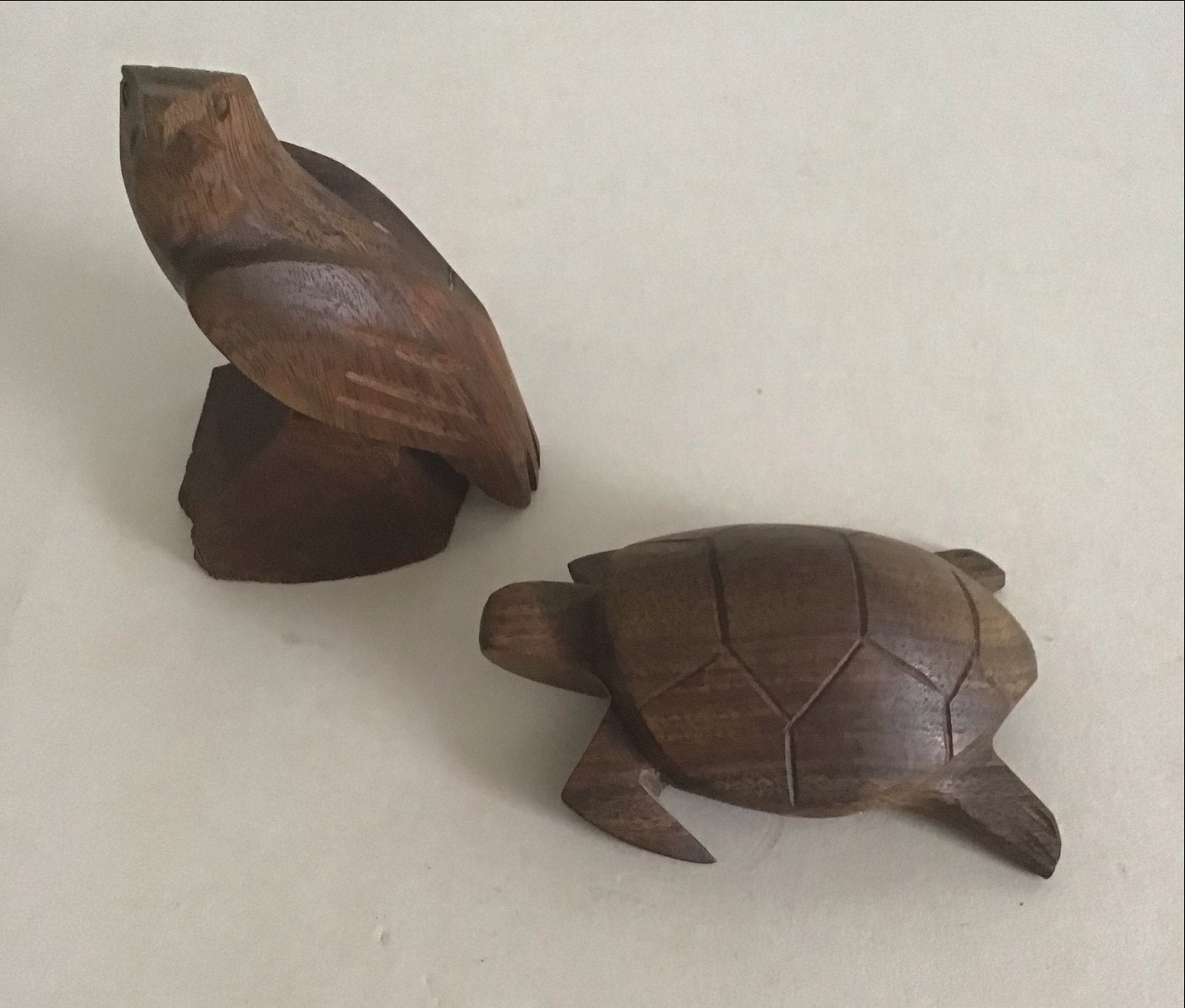 Handgemaakte houten beeldjes: Schildpad en Vogel uit Solvang, Antiek en Kunst, Minder dan 20 cm, Ophalen of Verzenden, Handgemaakt