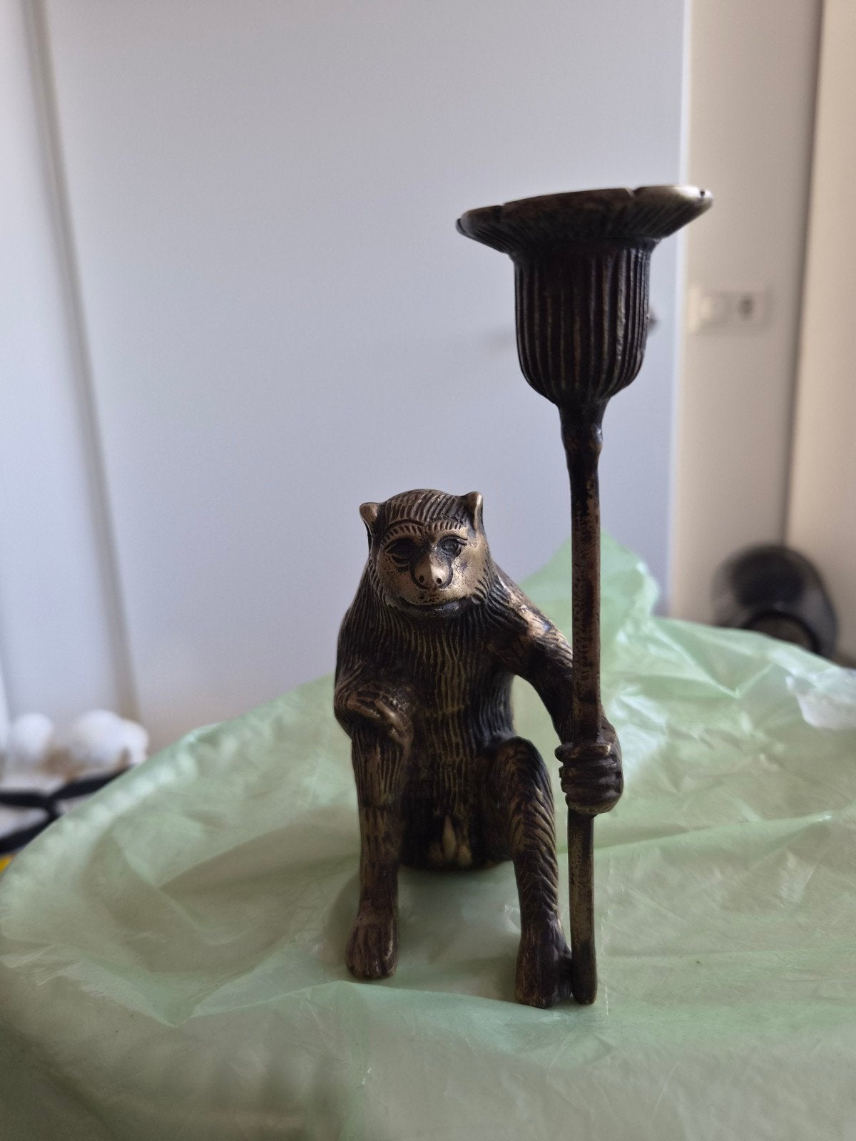 Zware kaarsenstandaard aap/beer - Brons/Koper kleur, Antiek en Kunst, Ophalen of Verzenden, Koper of Brons