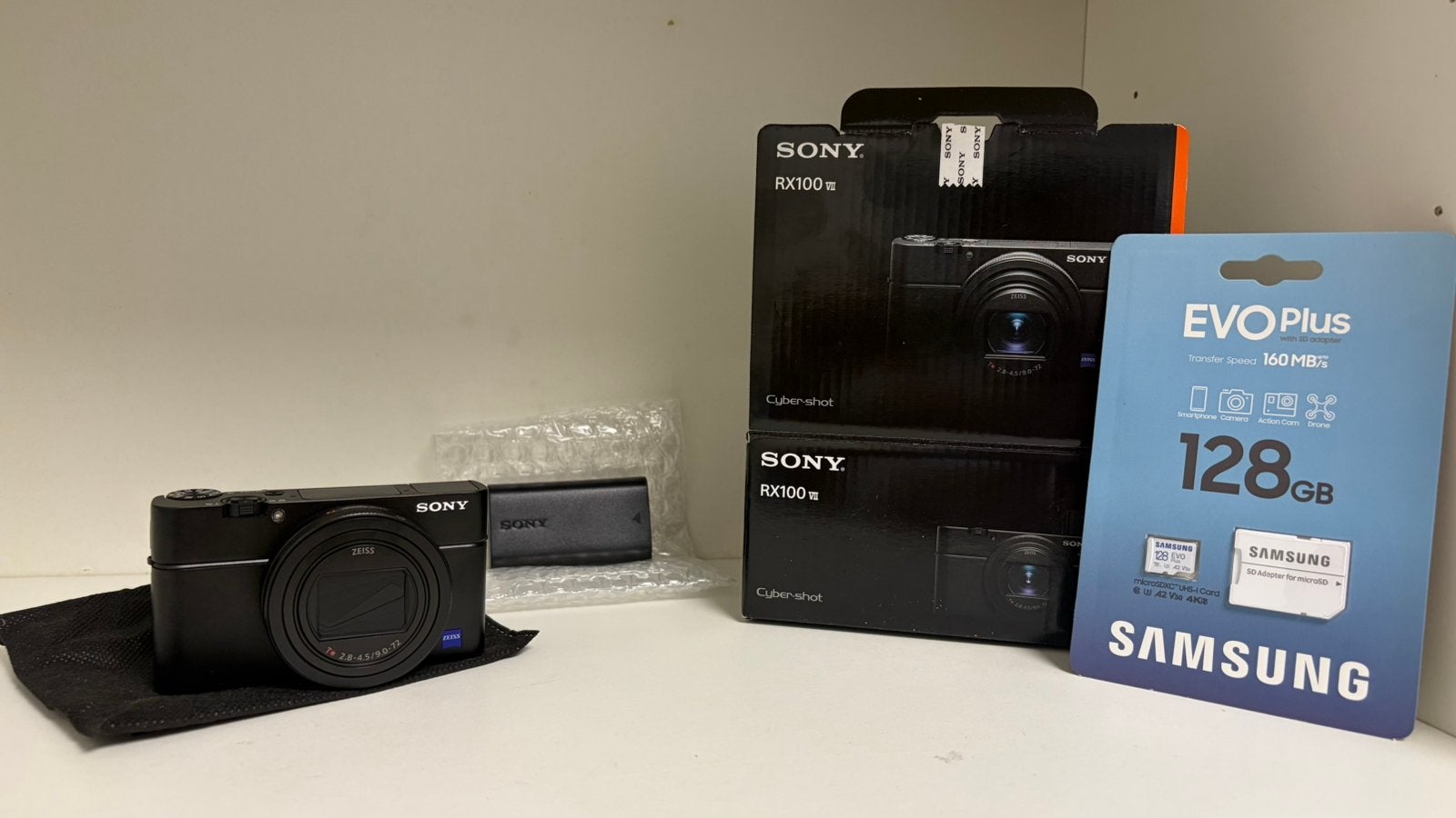 Sony RX100 VII, Audio, Tv en Foto, Fotografie | Accu's en Batterijen, Ophalen of Verzenden, Zo goed als nieuw