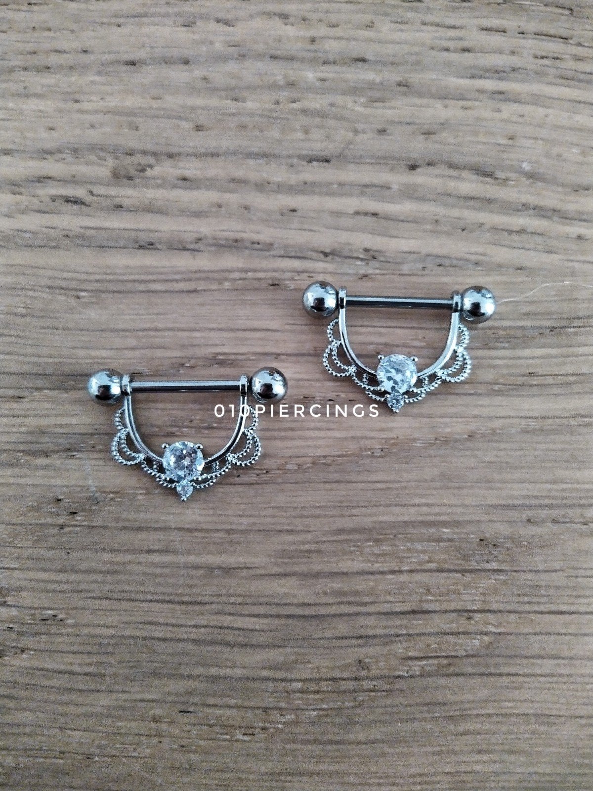 Nieuwe tepelpiercing. Hanger met steentje., Ophalen of Verzenden, Zo goed als nieuw, Staal, Oor- of Traguspiercing