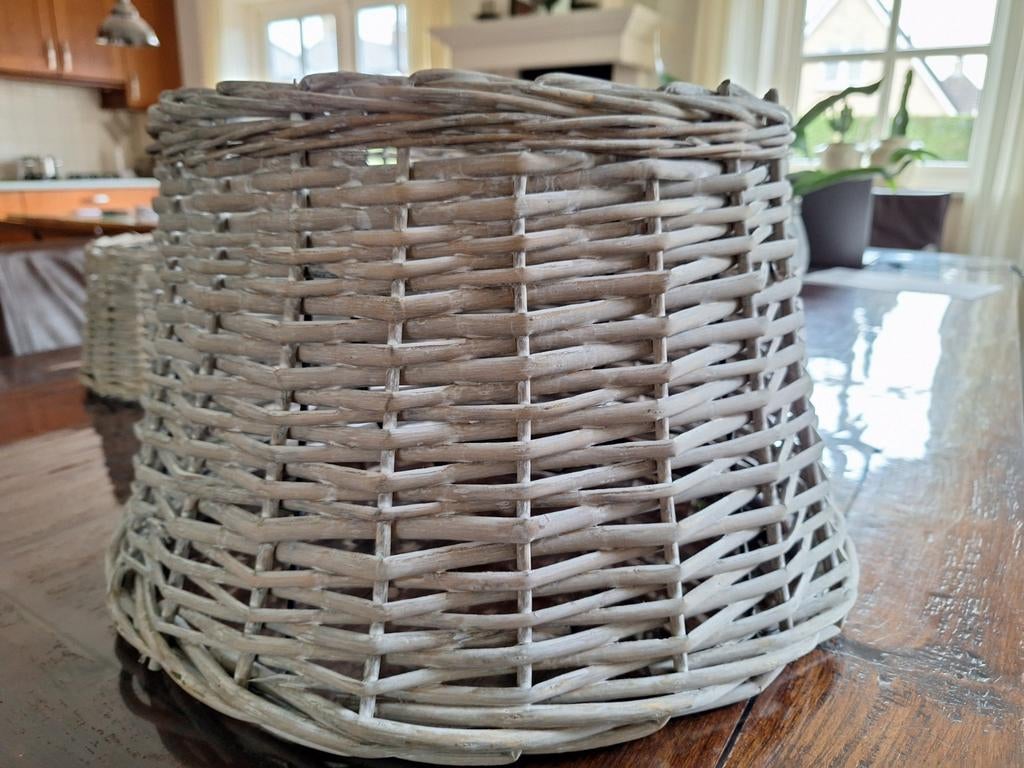 2 rieten lampenkappen, Ophalen, Zo goed als nieuw, Rond, 25 tot 50 cm