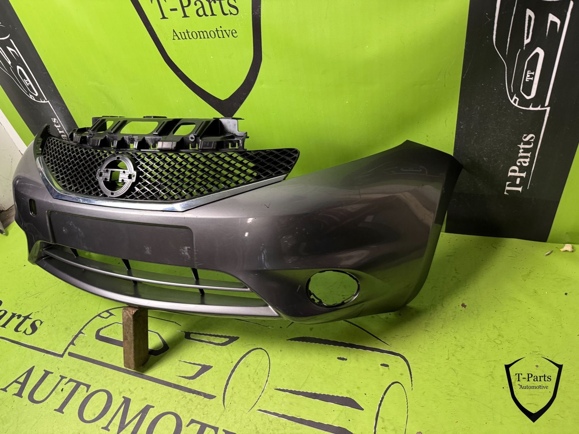 Nissan note voorbumper origineel bumper, Voor, Takashima 1-chome 1-1
220-8686  Yokohama, Ophalen of Verzenden, Bumper