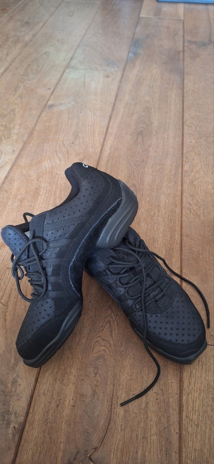 Capezio danssneakers maat 40 (valt als 38/39), Ophalen of Verzenden, Zo goed als nieuw, Schoenen