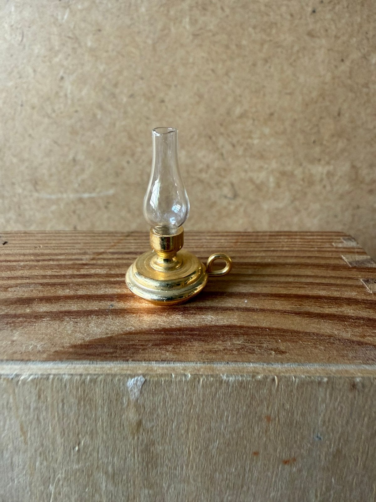 Olielamp lamp -hxbxd 3.5x2.2x1.7cm- glas en metaal messing??, Verzamelen, Ophalen of Verzenden, Zo goed als nieuw, Poppenhuis