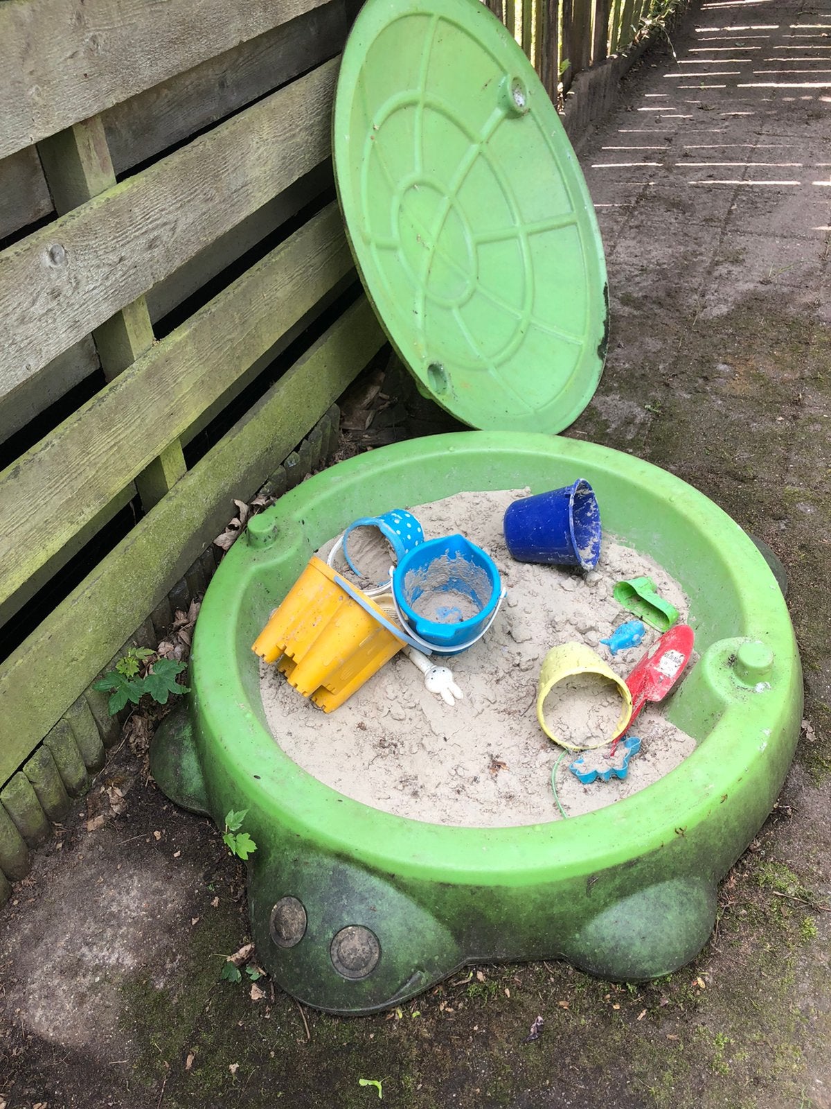 Gratis zandbak met zand en speelgoed, tot a.s. zaterdag, Ophalen, Zo goed als nieuw