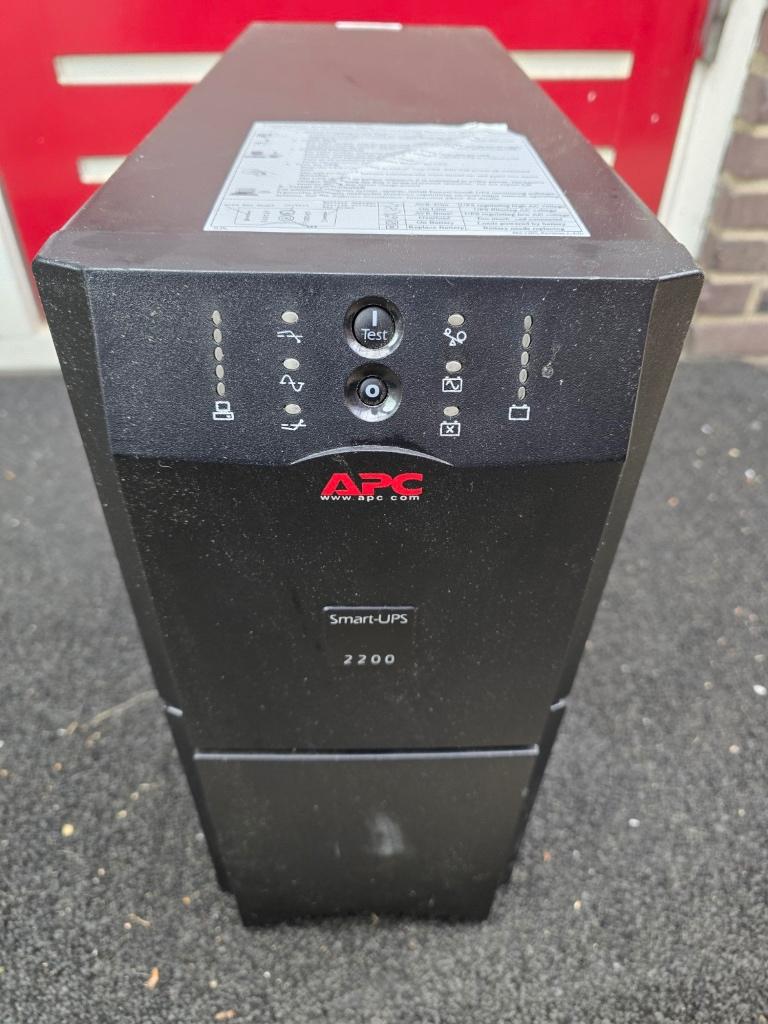 APC Smart-UPS 2200VA (DLA2200I) – Accu's optioneel, Ophalen of Verzenden, Gebruikt