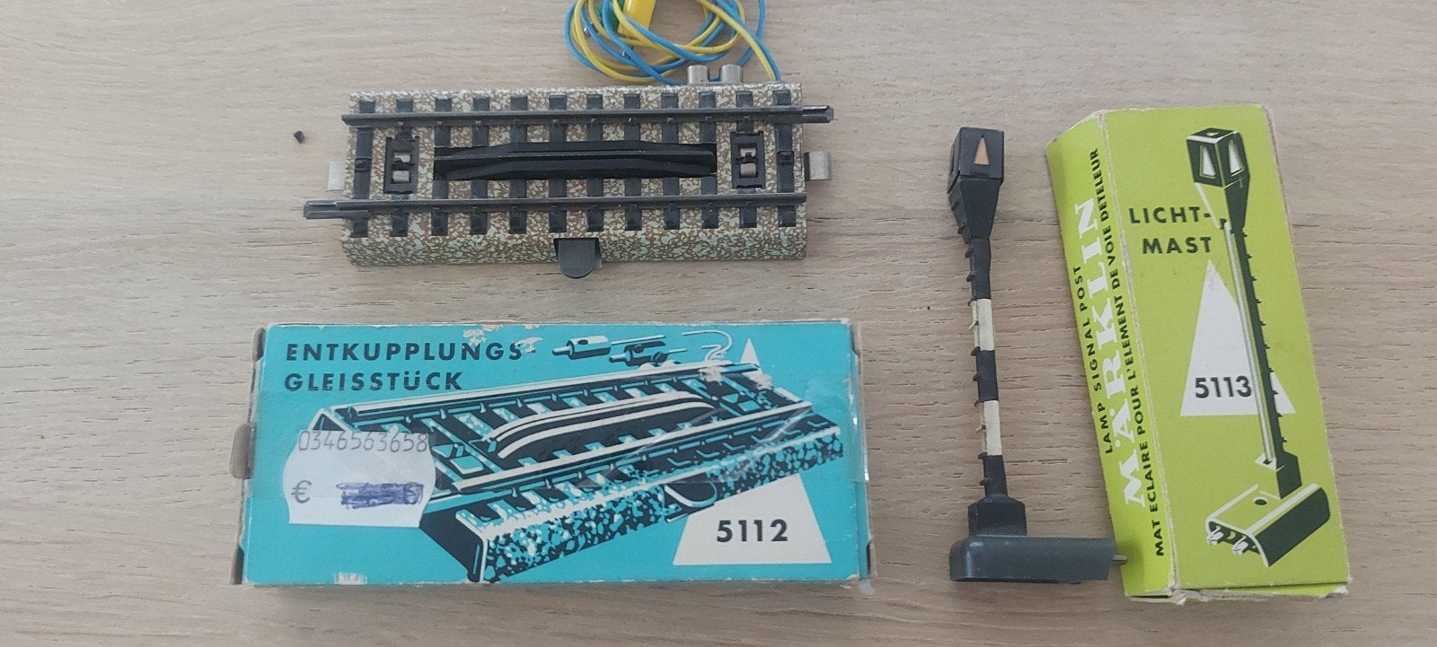 Märklin ontkoppelrail  m-rails+ lantaarn artnr 5112+5113 ovp, Hobby en Vrije tijd, Wisselstroom, Rails, Ophalen of Verzenden, Zo goed als nieuw