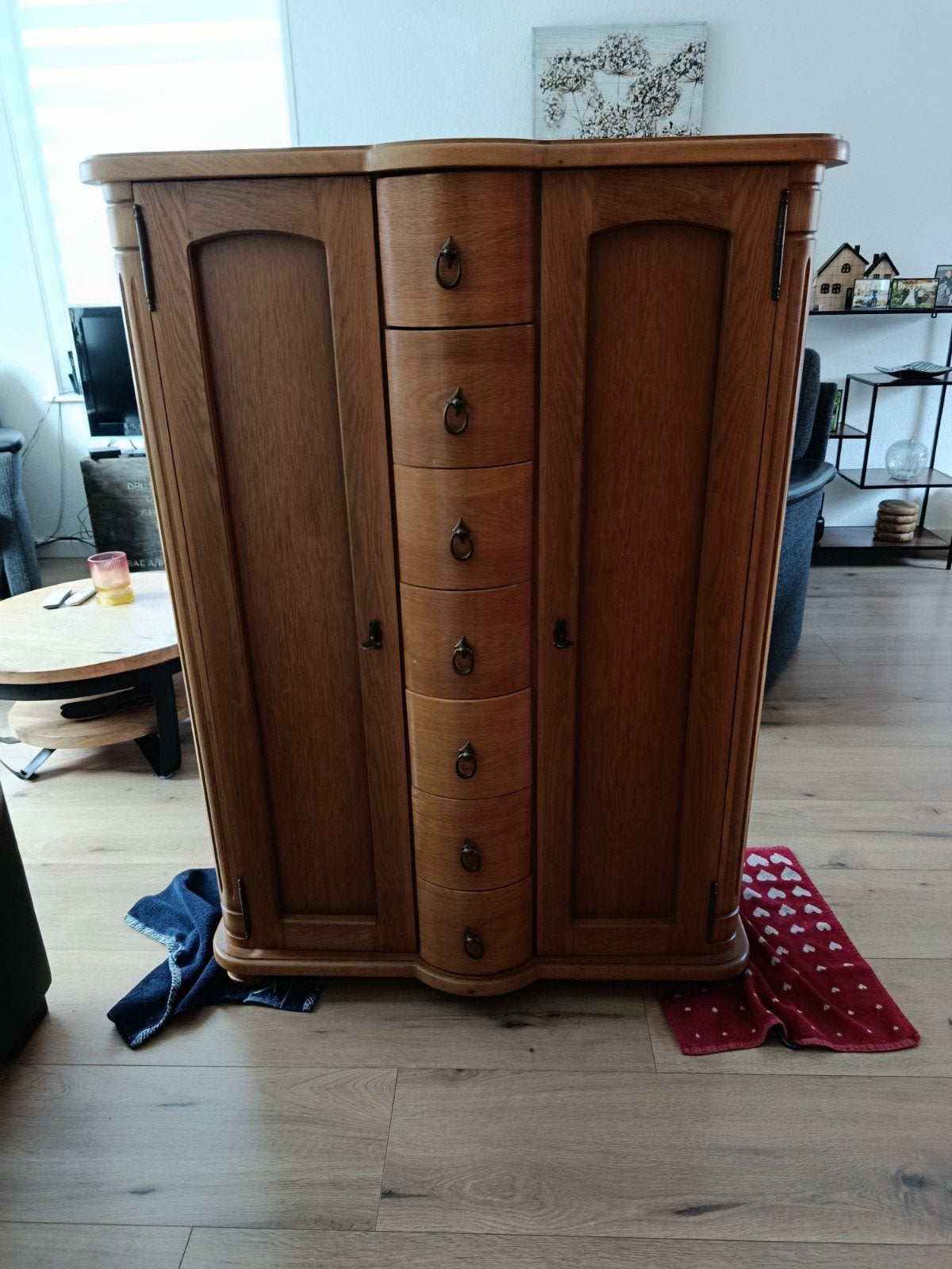 Eiken kast, Ophalen