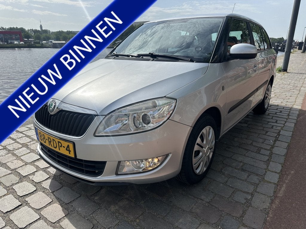 Skoda Fabia Combi 1.2 TSI Ambition airco/ecc nwe apk keurige, Voorwielaandrijving, Euro 5, Zwart, 4 cilinders