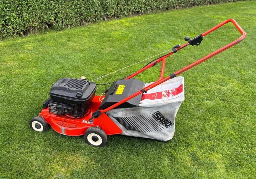 Sabo grasmaaier 43 cm breed met opvangbak., Cirkelmaaier, Gebruikt, Opvangbak, Benzine-grasmaaier