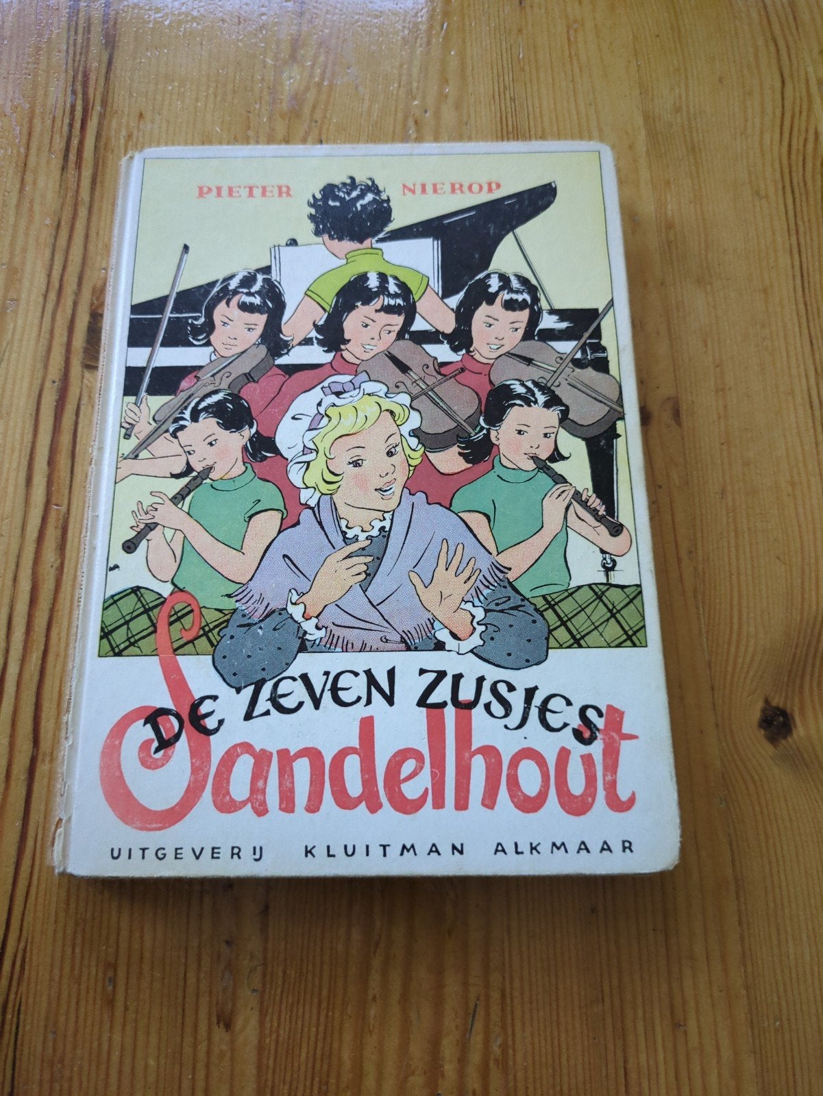 De Zeven Zusjes Candelhout - Pieter Nierop (Kluitman), Boeken, Ophalen of Verzenden, Gelezen, Pieter Nierop, Fictie algemeen