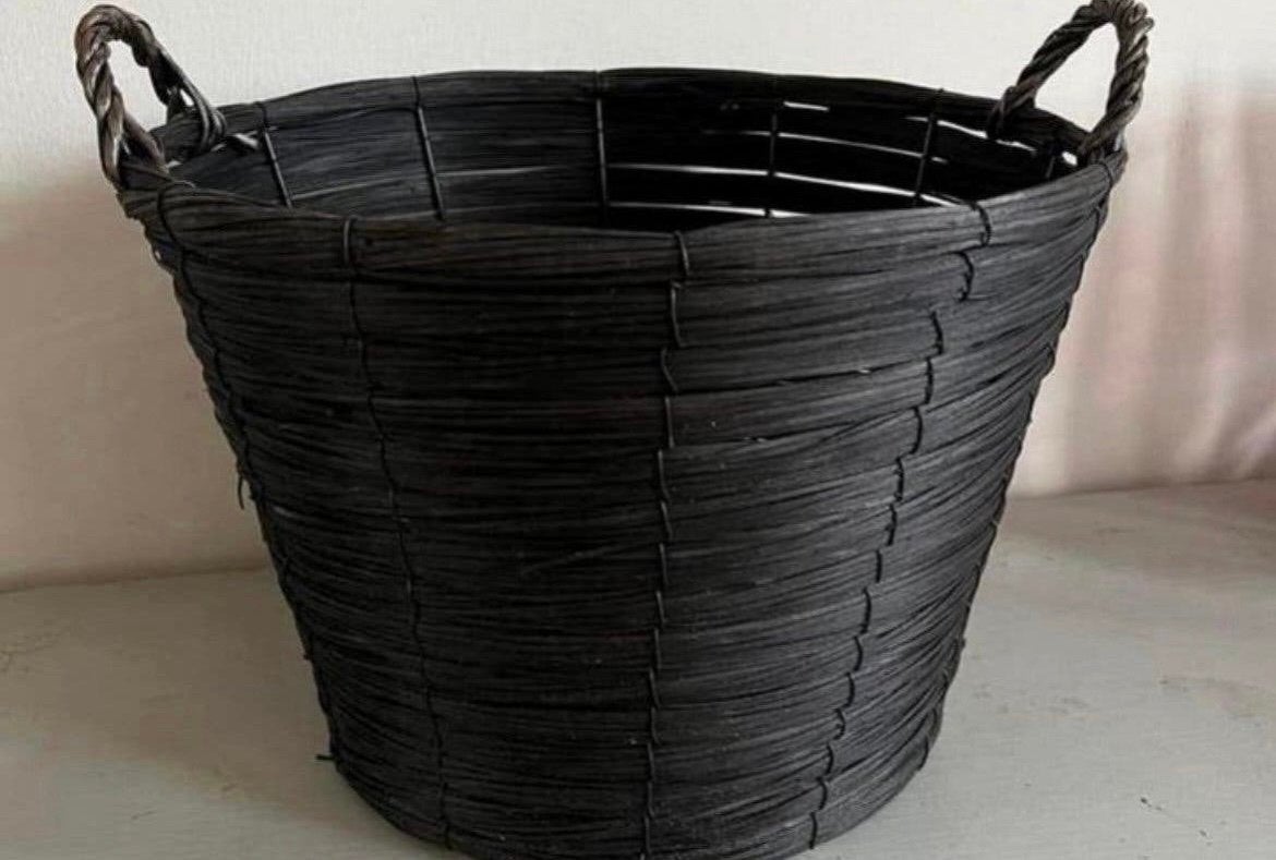 Zwarte rieten mand met handvatten, Ophalen, Met handvatten, Mand, Rond