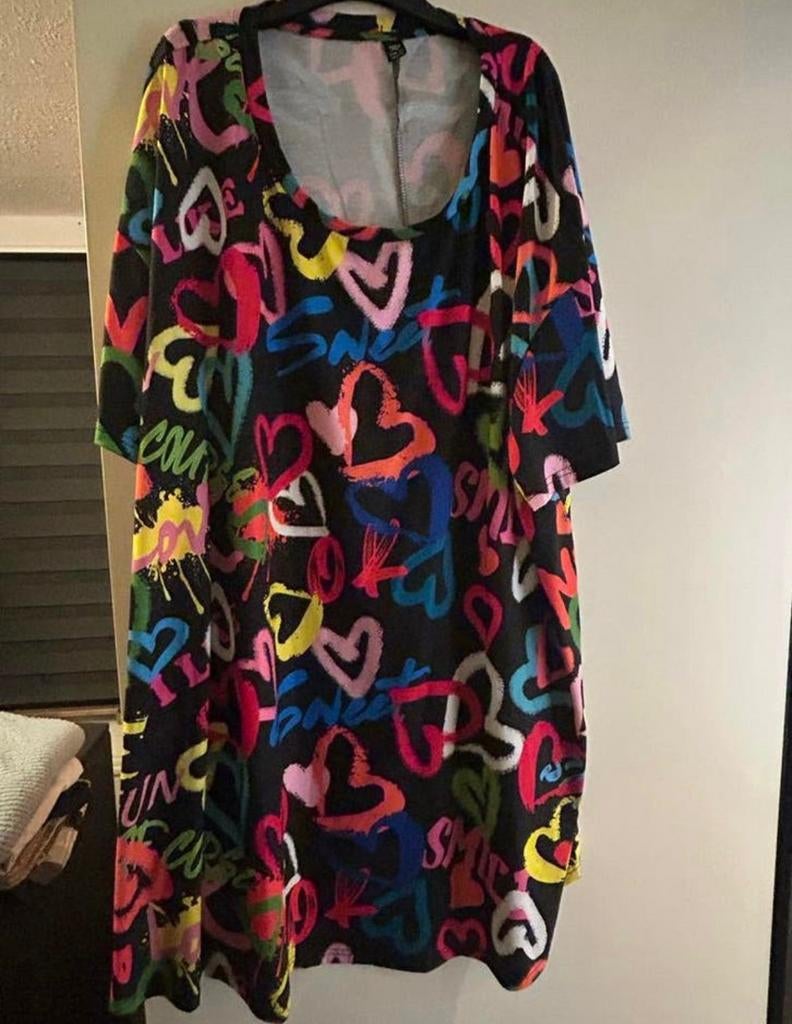 Shein Curve Jurk met Graffiti Hartenprint - Maat 7XL, Kleding | Dames, Jurken, Nieuw, Boven de knie, Ophalen of Verzenden