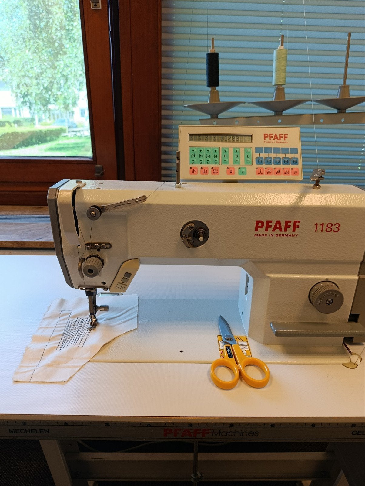 PFAFF industriële naaimachine vol automaat, Ophalen