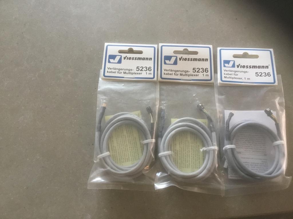 Viessmann Verlengingskabel 5236 voor Multiplexer 1m (3 stuks, Hobby en Vrije tijd, Modeltreinen | H0, Ophalen of Verzenden, Zo goed als nieuw
