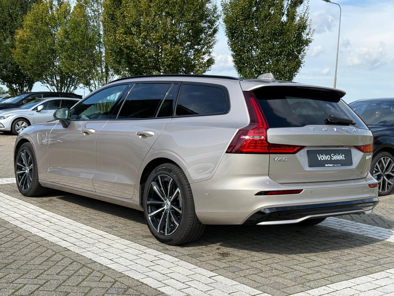 Volvo V60 T8 Plug-in hybrid AWD Plus Dark | Panoramadak | Tr, Auto's, Automaat, 12 maanden, Gebruikt, Euro 6