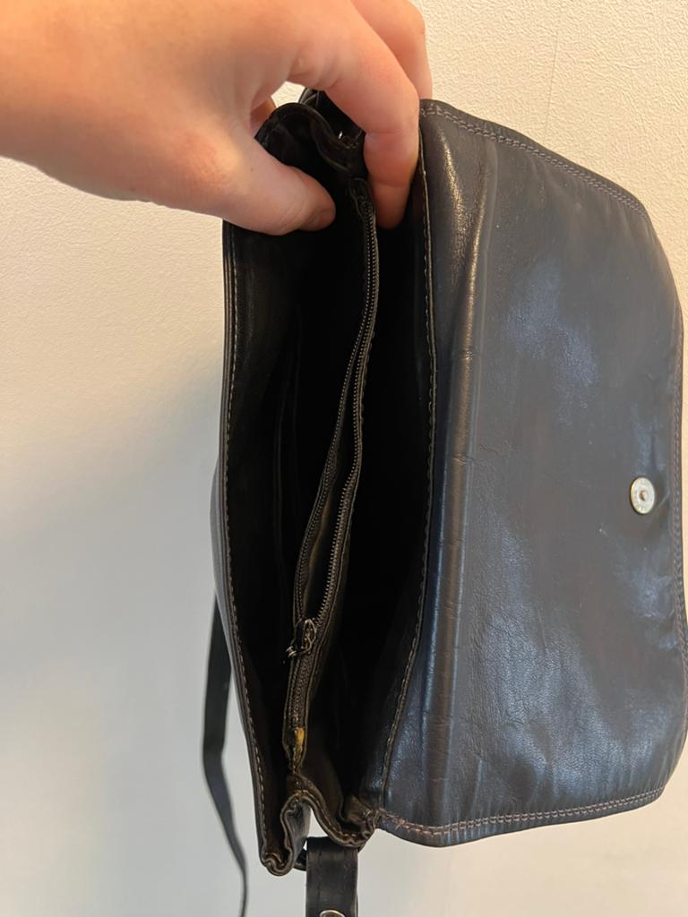 Prachtige zwarte leren schoudertas - La Moda DesignTe, Sieraden, Tassen en Uiterlijk, Tassen | Damestassen, Ophalen of Verzenden