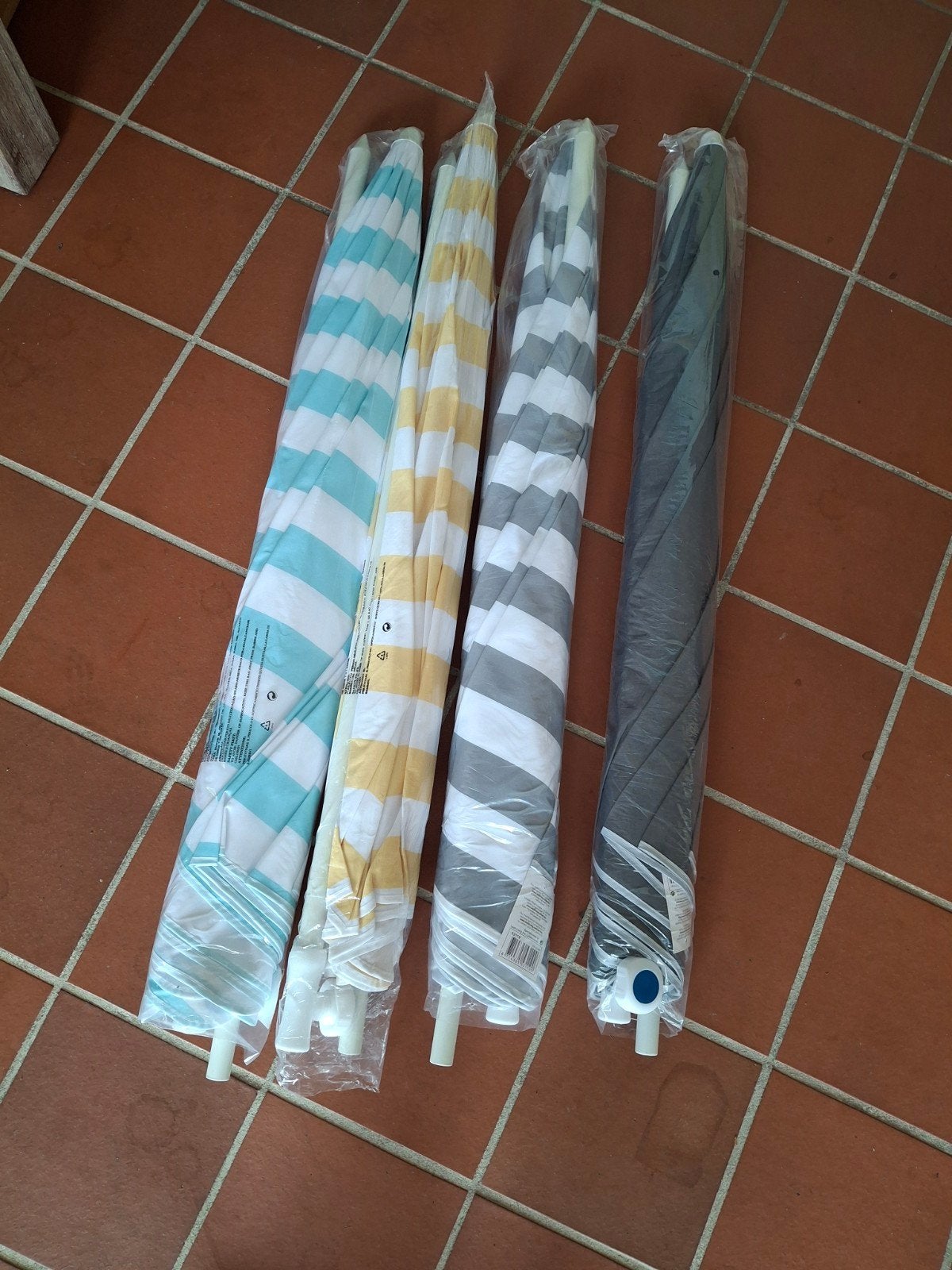 Nieuwe strandparasols in diverse kleuren, Ophalen, Nieuw, 1 tot 2 meter, Strandparasol