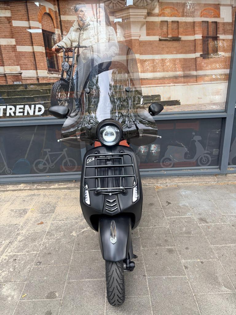 Vespa Primavera - Zo Goed Als Nieuw, Fietsen en Brommers, Ophalen, Overige modellen, Maximaal 45 km/u, Zo goed als nieuw