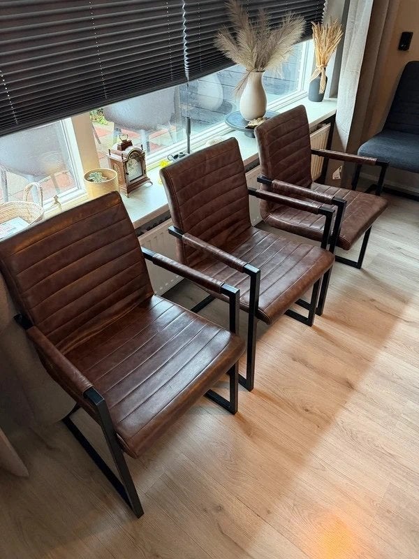 2 stoelen (bureau/ eetkamer) • €10 per stuk, Huis en Inrichting, Ophalen, Zo goed als nieuw, Metaal, Industrieel